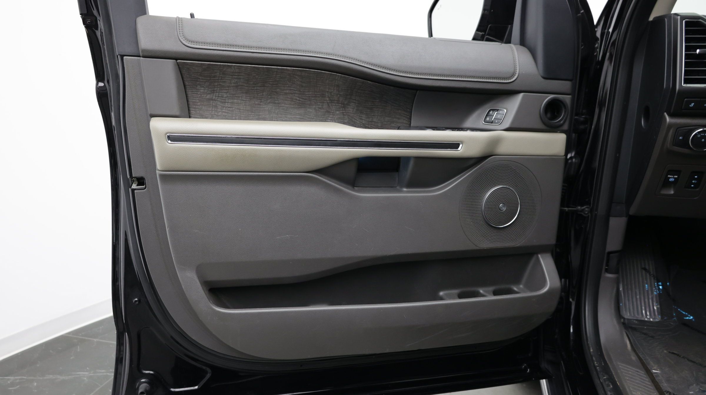 Used 2021 Ford Expedition Max Limited RWD image 13