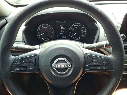 Used 2025 Nissan Altima 2.5 S FWD image 14