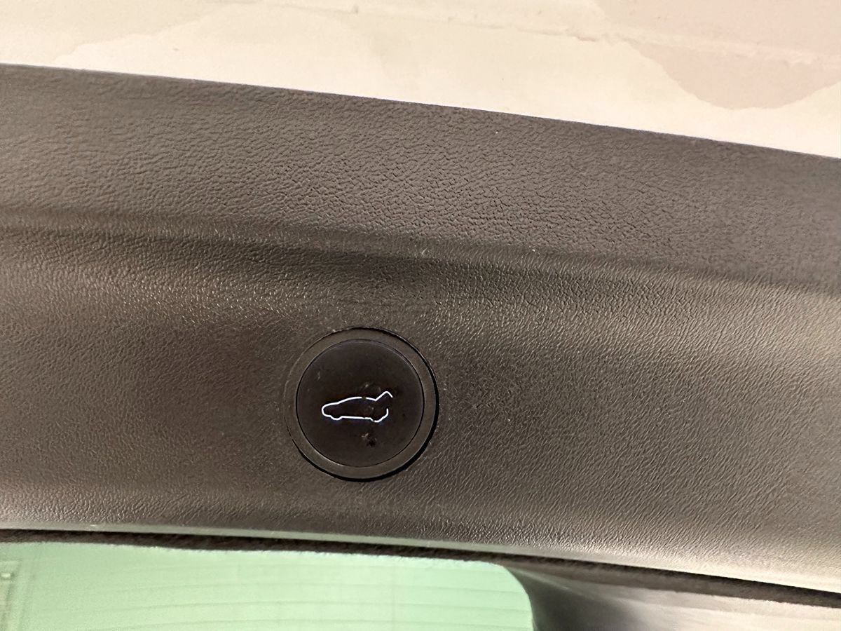 Used 2023 Tesla Model Y AWD image 9