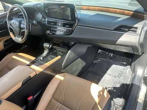 Used 2022 Lexus ES 300h w/ Accessory Package image 30