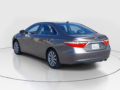 Used 2017 Toyota Camry XLE w/ Moonroof Package image 5