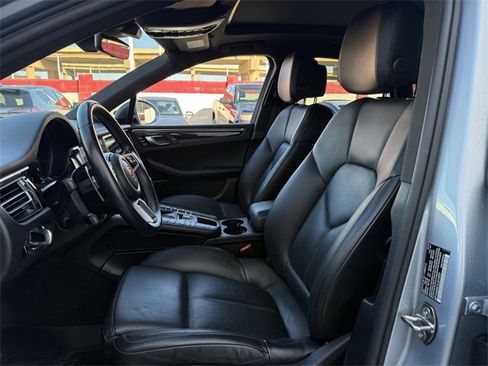 Used 2020 Porsche Macan image 24