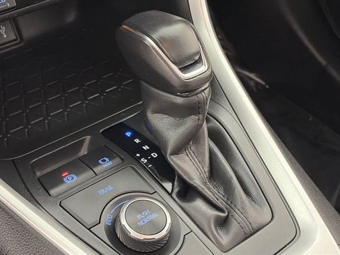 Used 2021 Toyota RAV4 XLE w/ Convenience Package AWD/4WD image 15