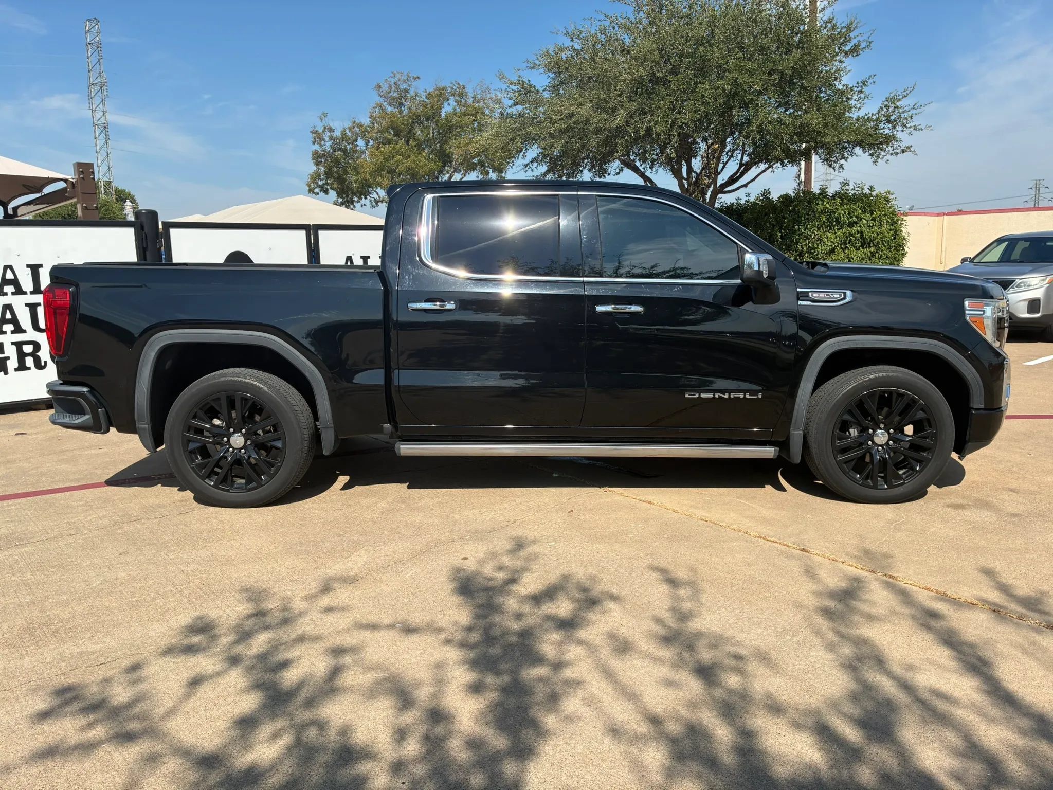 Used 2019 GMC Sierra 1500 Denali w/ Denali Ultimate Package AWD/4WD image 8