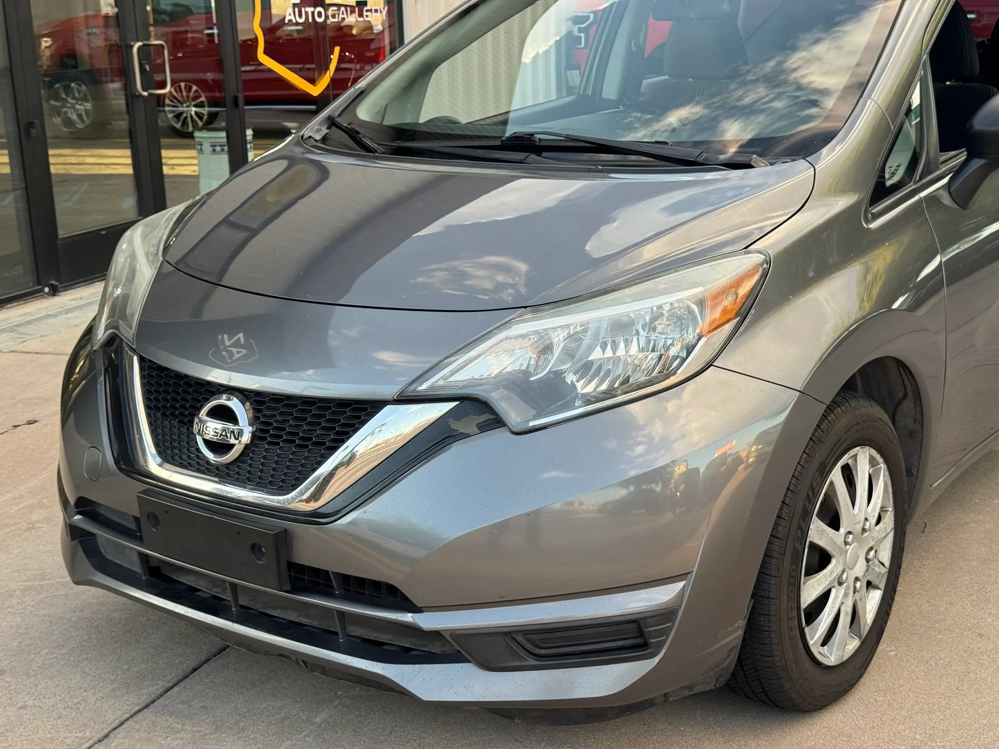 Used 2018 Nissan Versa Note SV FWD image 27