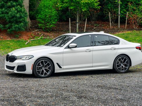 Used 2021 BMW 530i xDrive w/ M Sport Package image 3