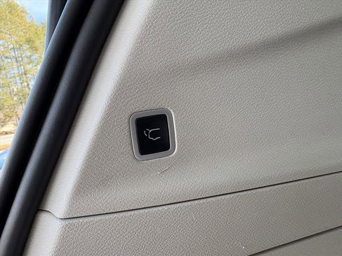 Used 2024 Chrysler Pacifica Touring-L image 22