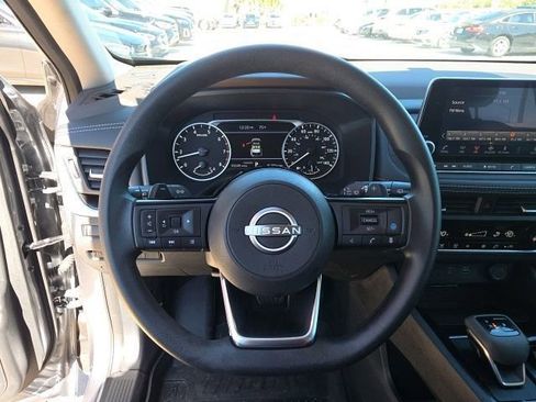 Used 2023 Nissan Rogue SV image 16