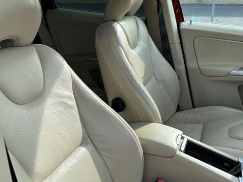 Used 2010 Volvo XC60 T6 AWD/4WD image 32