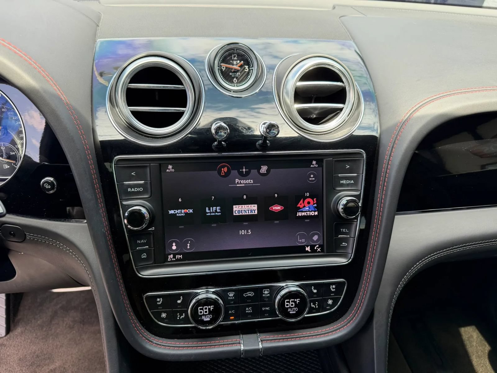 Used 2020 Bentley Bentayga AWD/4WD image 41