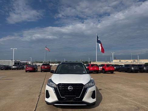 Certified 2024 Nissan Kicks SV FWD image 5