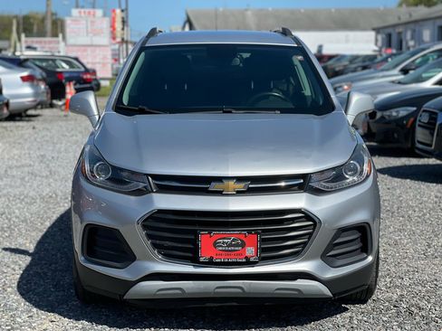Used 2018 Chevrolet Trax LT w/ LT Convenience Package FWD image 2