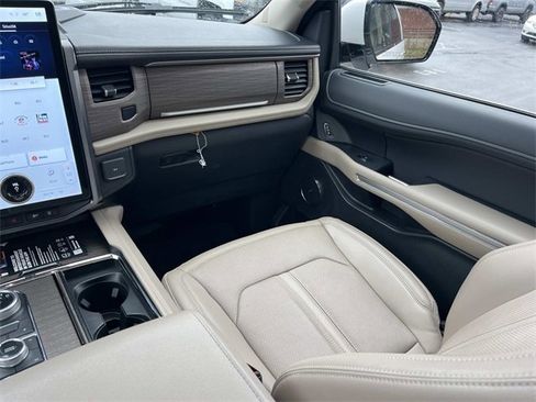 Used 2023 Ford Expedition Limited image 16