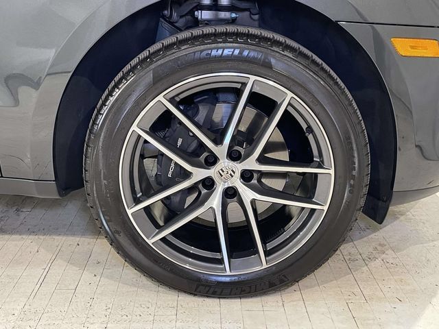 Certified 2025 Porsche Macan AWD/4WD image 11