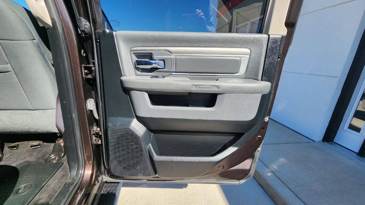 Used 2017 RAM 1500 Classic SLT AWD/4WD image 23