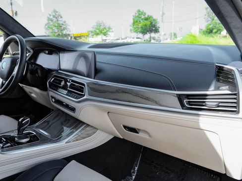 Used 2019 BMW X7 xDrive40i w/ Dynamic Handling Package AWD/4WD image 13
