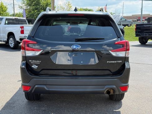 Used 2022 Subaru Forester Premium AWD/4WD image 7