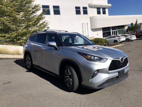 Used 2020 Toyota Highlander XLE image 5