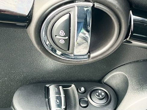 Used 2023 MINI Cooper 2-Door Hardtop image 17