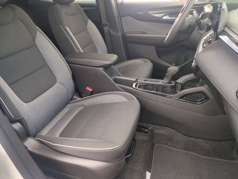 Used 2025 Chevrolet TrailBlazer LT AWD/4WD image 24