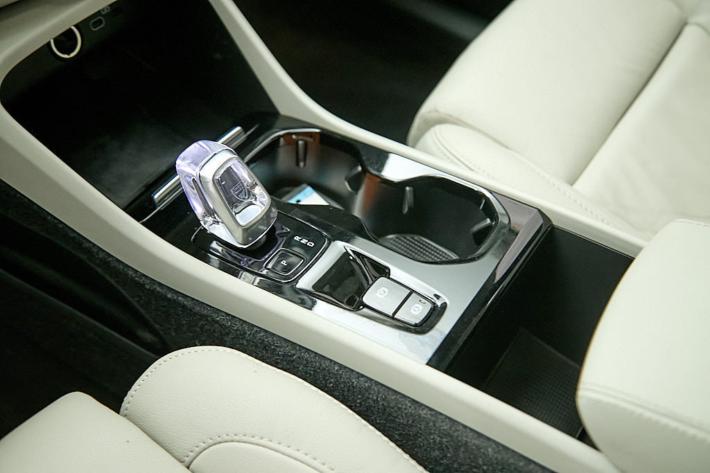 Certified 2023 Volvo XC40 B5 Plus w/ Protection Package Premier AWD/4WD image 17