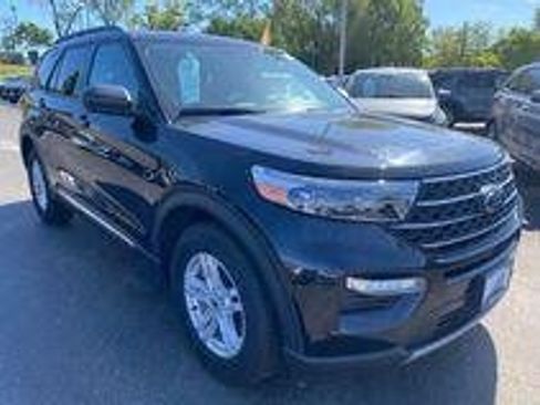 Certified 2024 Ford Explorer XLT w/ Equipment Group 202A AWD/4WD image 1