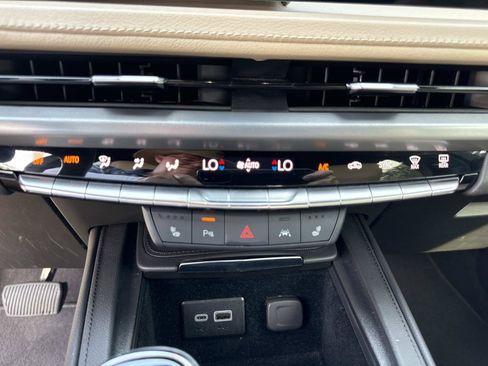 Used 2024 Cadillac XT4 Luxury w/ Cold Weather Package FWD image 26