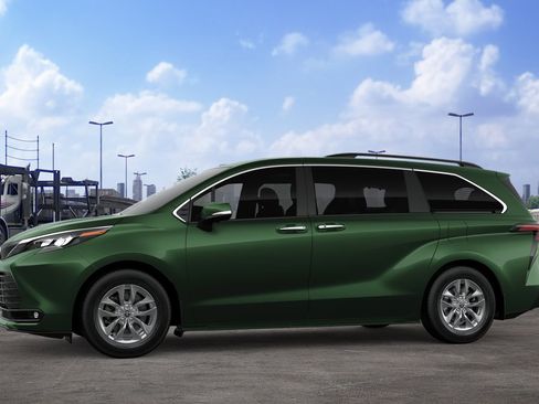 New 2026 Toyota Sienna XLE AWD/4WD image 3