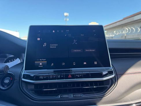 Used 2025 Jeep Compass Trailhawk w/ Trailer Tow Group image 21