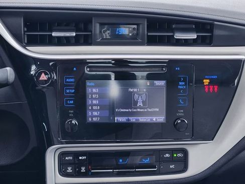 Used 2018 Toyota Corolla LE image 13