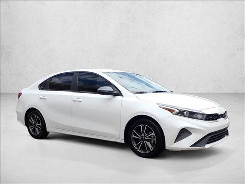 Used 2023 Kia Forte LXS w/ LXS Technology Package FWD image 6