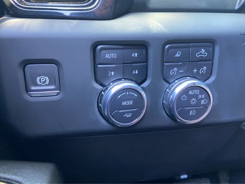 Used 2024 GMC Sierra 1500 AT4 w/ AT4 Premium Package AWD/4WD image 34