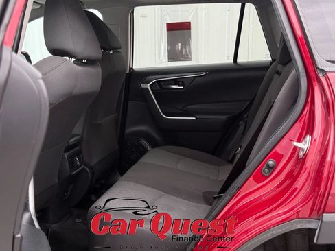 Used 2022 Toyota RAV4 XLE w/ Convenience Package FWD image 11