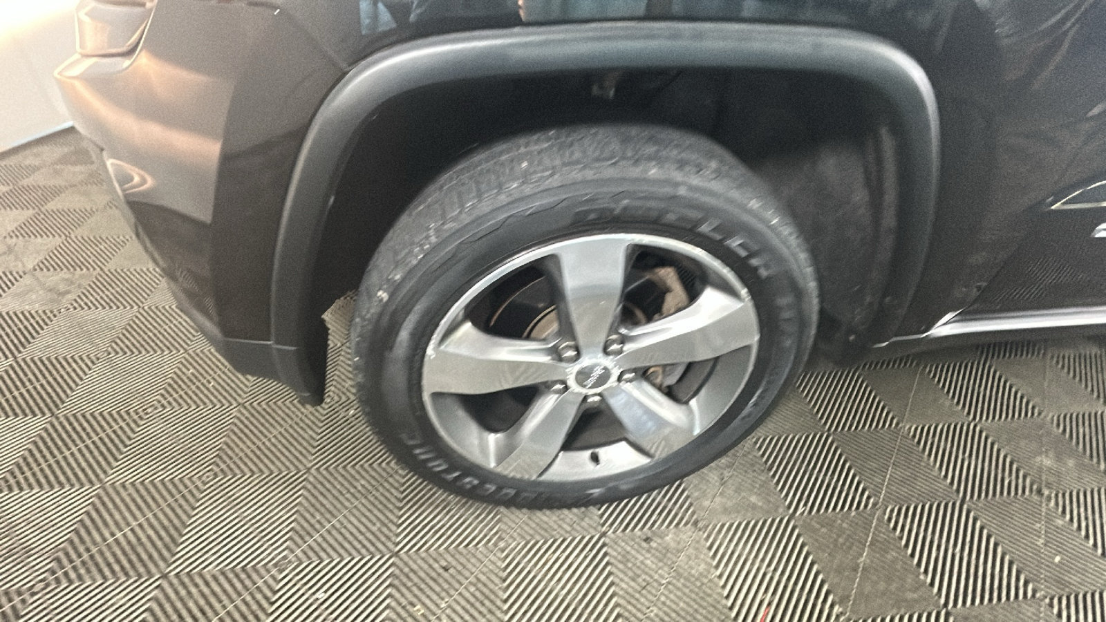 Used 2015 Jeep Grand Cherokee Limited w/ Trailer Tow Group IV AWD/4WD image 11