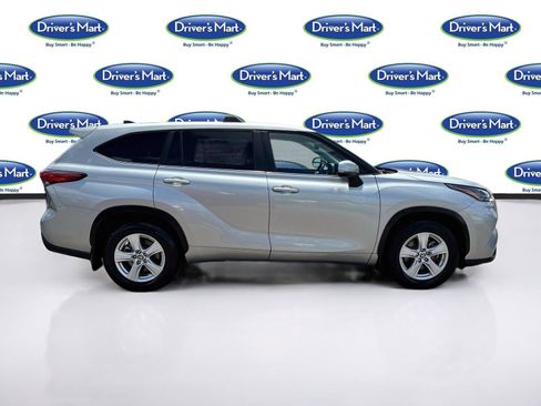 Used 2023 Toyota Highlander LE FWD image 8