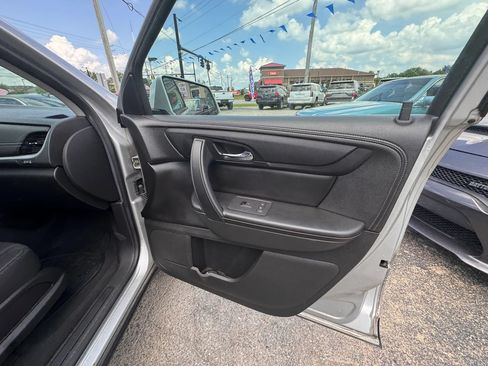 Used 2015 Chevrolet Traverse LT w/ Style and Technology Package FWD image 24