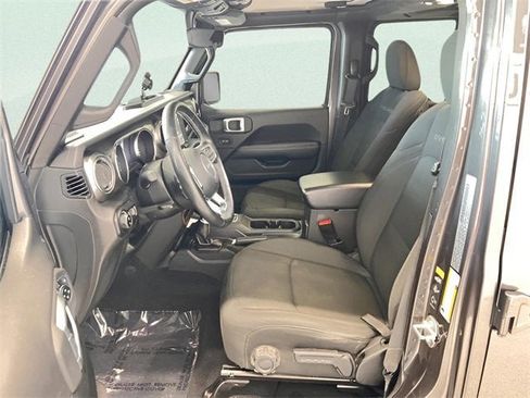 Used 2020 Jeep Gladiator Overland image 16
