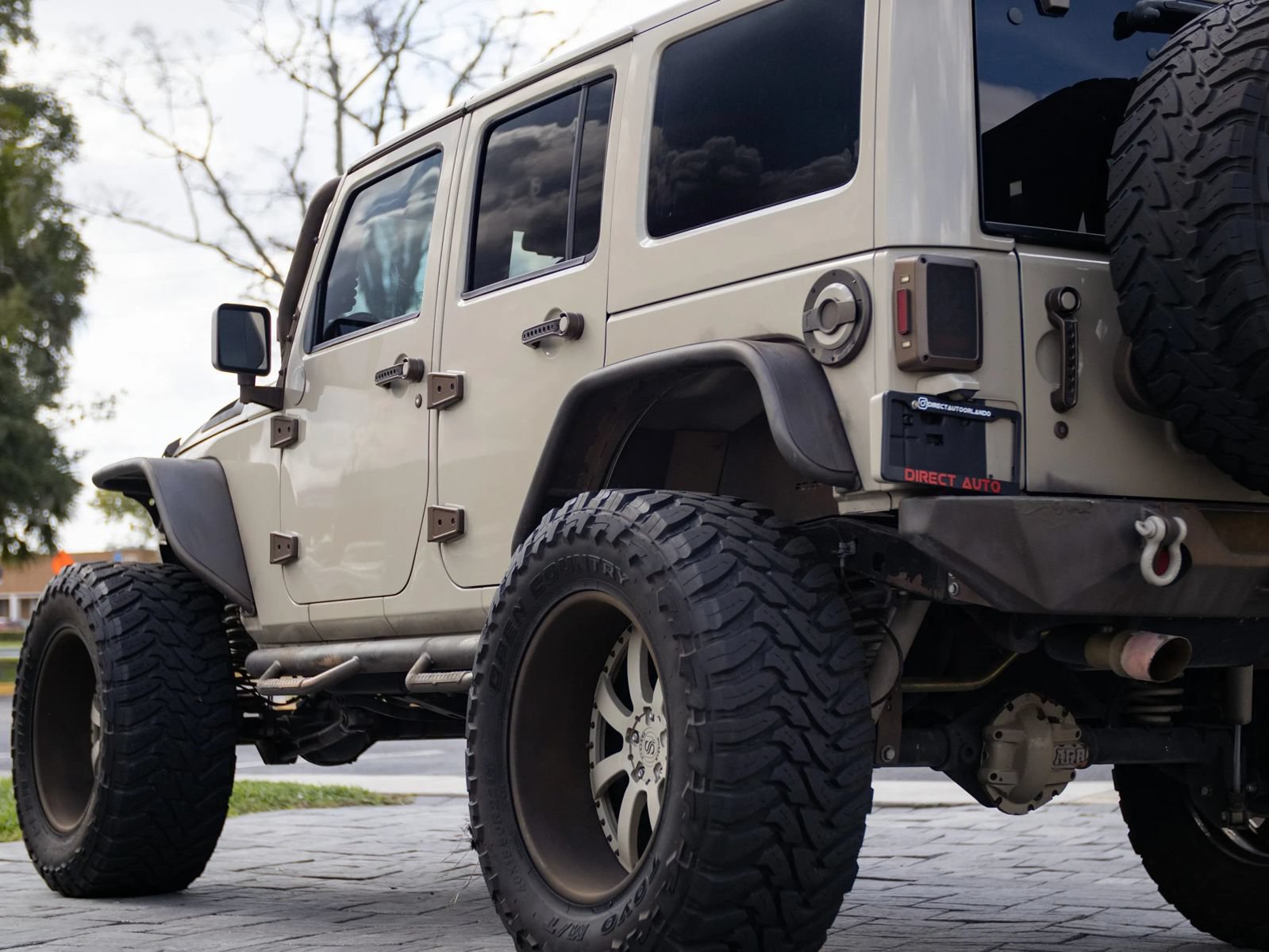 Used 2017 Jeep Wrangler Unlimited Sahara AWD/4WD image 9