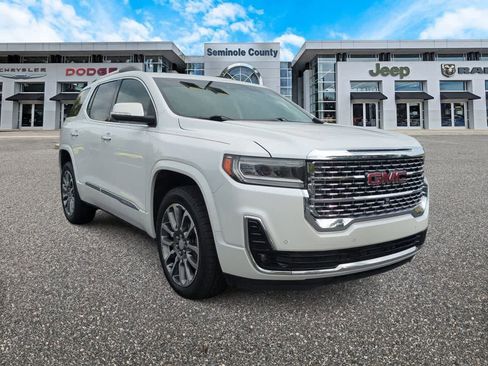 Used 2022 GMC Acadia Denali w/ Denali Technology Package FWD image 2