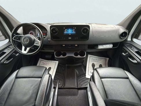 Used 2021 Mercedes-Benz Sprinter 2500 image 9