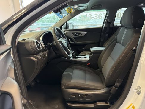 Used 2025 Chevrolet Blazer LT FWD image 13