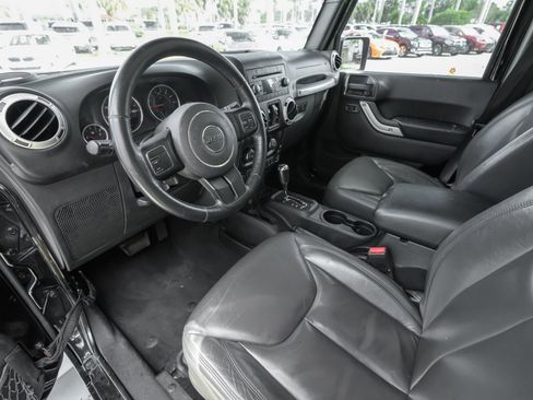 Used 2016 Jeep Wrangler Unlimited Sahara image 14