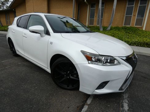 Used 2015 Lexus CT 200h image 6