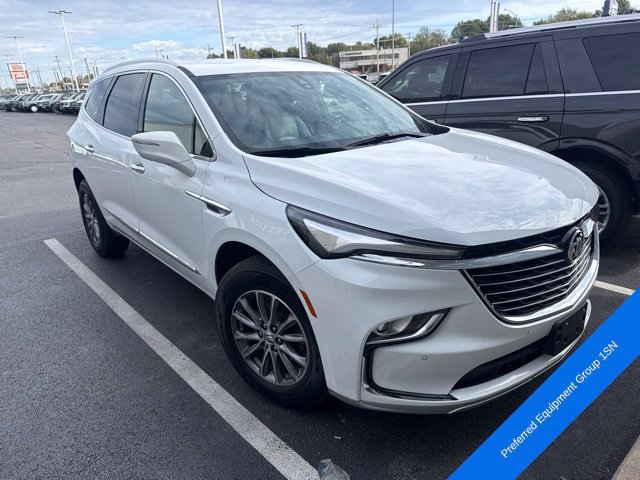 Used 2024 Buick Enclave Premium AWD/4WD image 3