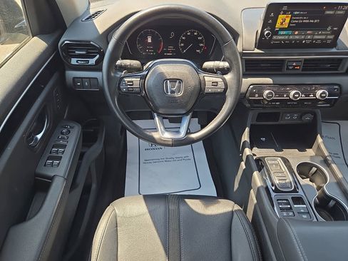 Used 2024 Honda Pilot Touring image 12