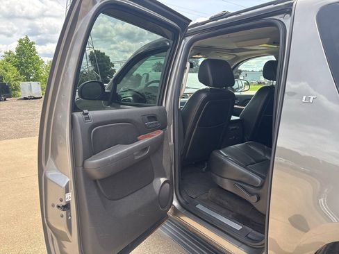 Used 2007 Chevrolet Suburban LT w/ LT Preferred Equipment Group AWD/4WD image 13