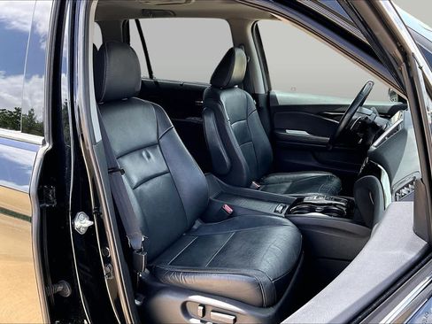 Used 2018 Honda Pilot Touring image 9