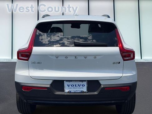 Certified 2026 Volvo XC40 B5 Plus AWD/4WD image 6