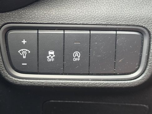 Used 2025 Kia Soul LX FWD image 14