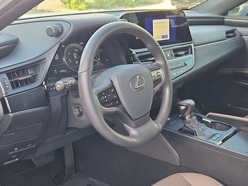 Used 2025 Lexus ES 300h w/ Premium Package FWD image 10